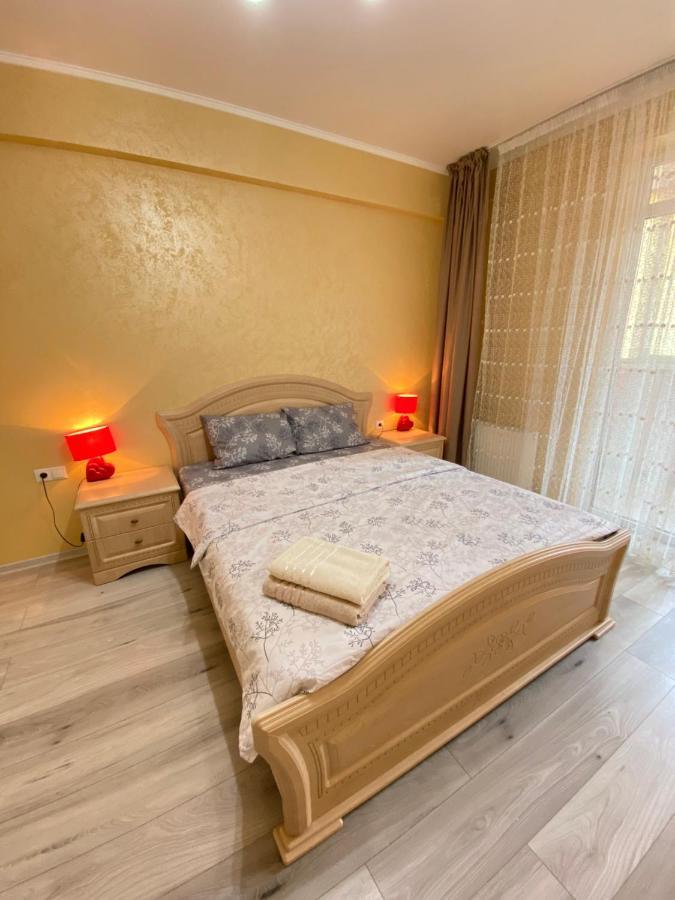 Two Bedroom Large Apartment In Kischinau Exterior foto