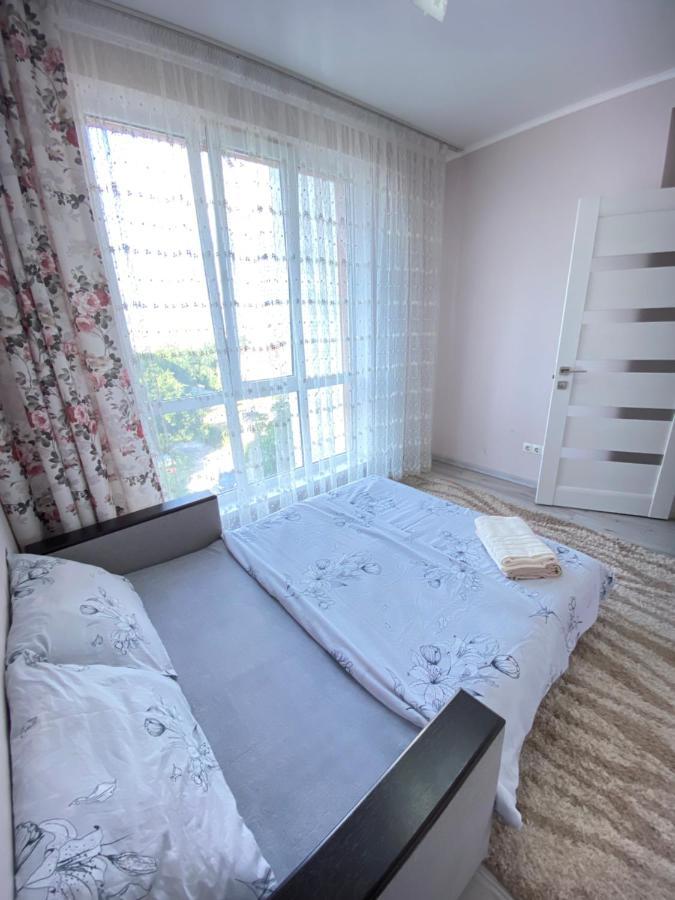 Two Bedroom Large Apartment In Kischinau Exterior foto
