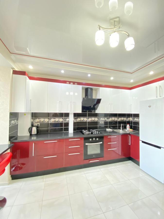Two Bedroom Large Apartment In Kischinau Exterior foto
