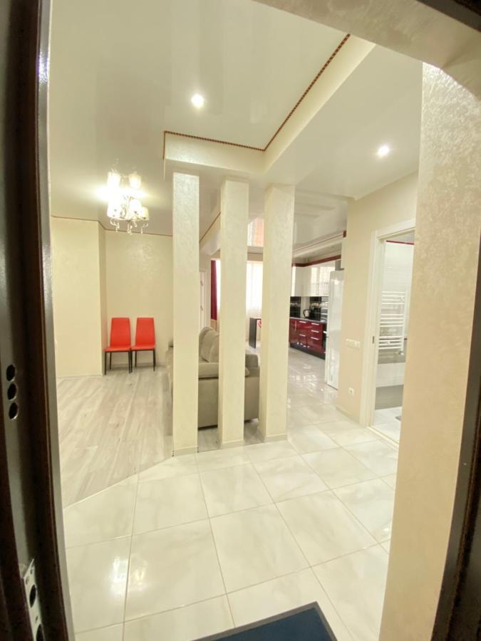 Two Bedroom Large Apartment In Kischinau Exterior foto