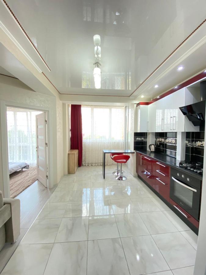 Two Bedroom Large Apartment In Kischinau Exterior foto