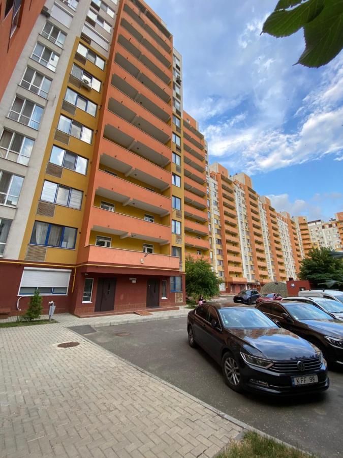 Two Bedroom Large Apartment In Kischinau Exterior foto