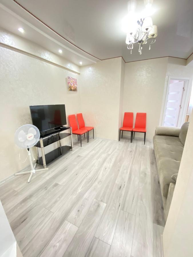 Two Bedroom Large Apartment In Kischinau Exterior foto