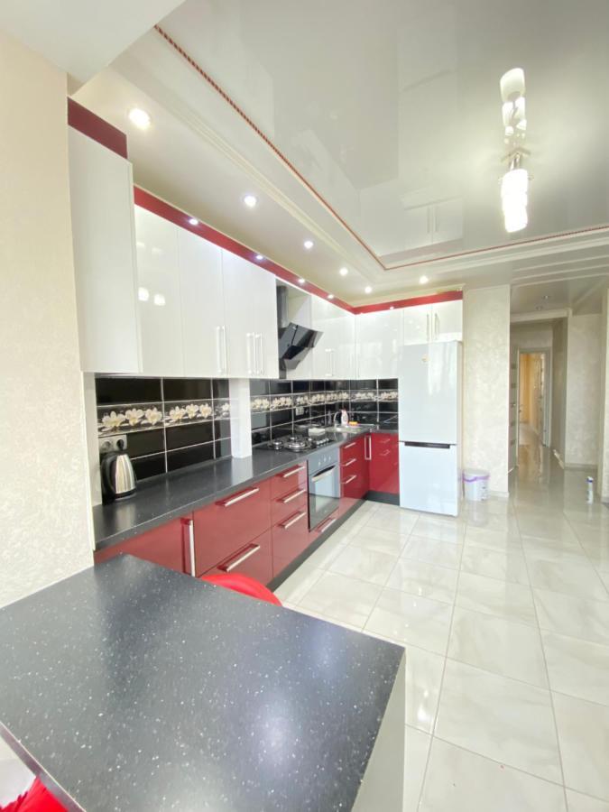Two Bedroom Large Apartment In Kischinau Exterior foto