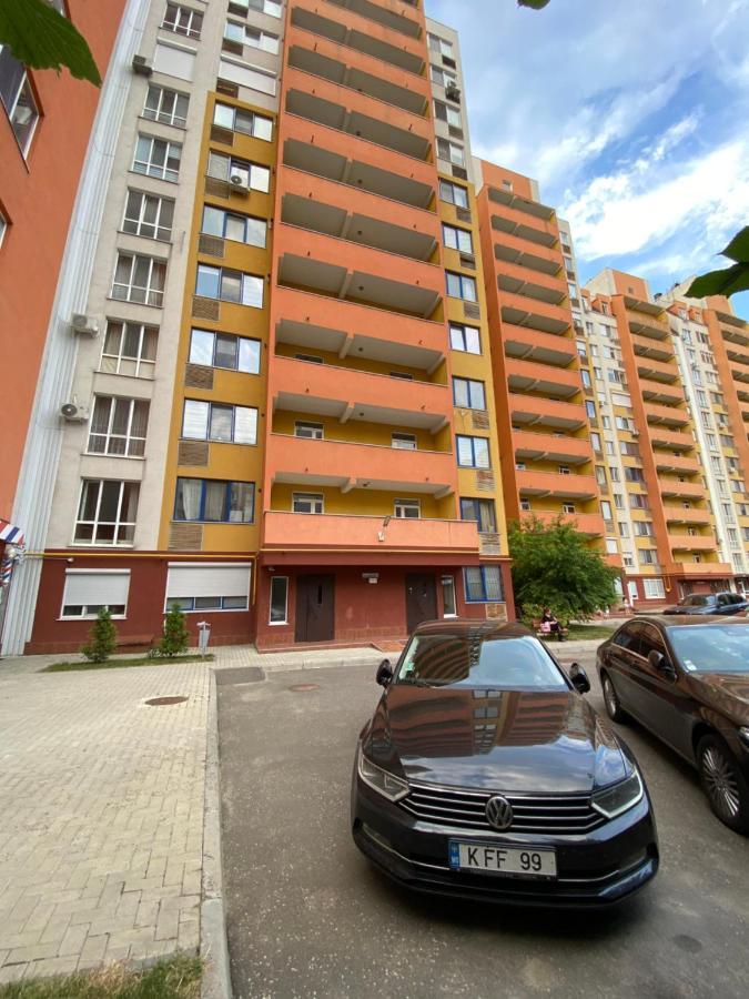Two Bedroom Large Apartment In Kischinau Exterior foto