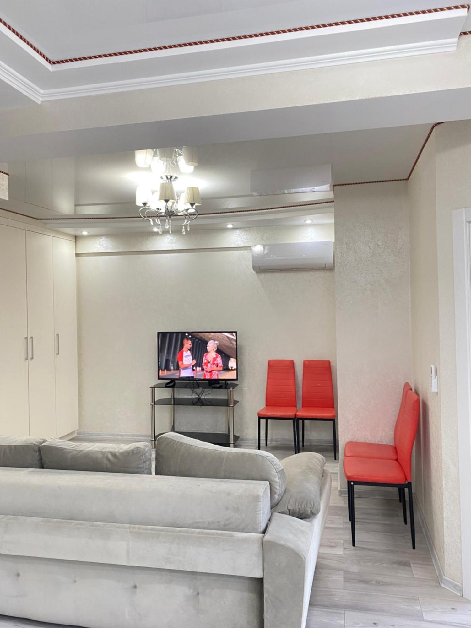 Two Bedroom Large Apartment In Kischinau Exterior foto